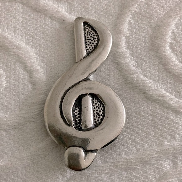 BASIC SPIRIT CANADA Pewter Treble Clef Magnet - Picture 1 of 3